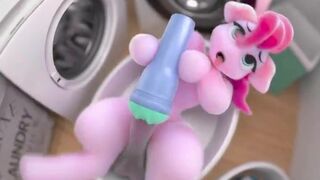 "Horny Laundry" With Futa Pinkie Pie~! [DCD]