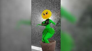 The Dancing Sunflower is making me hard! ( Clopmaestroman )